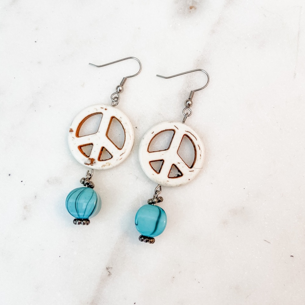 Boutique White & Teal Dangle Peace Sign Earrings
